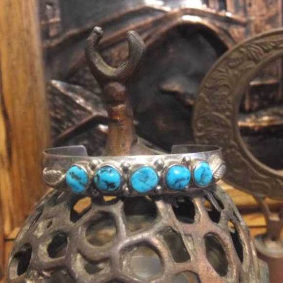 CROSS SOLD: Navajo Native American Turquoise Silver Bracelet - Picture 4 of 15